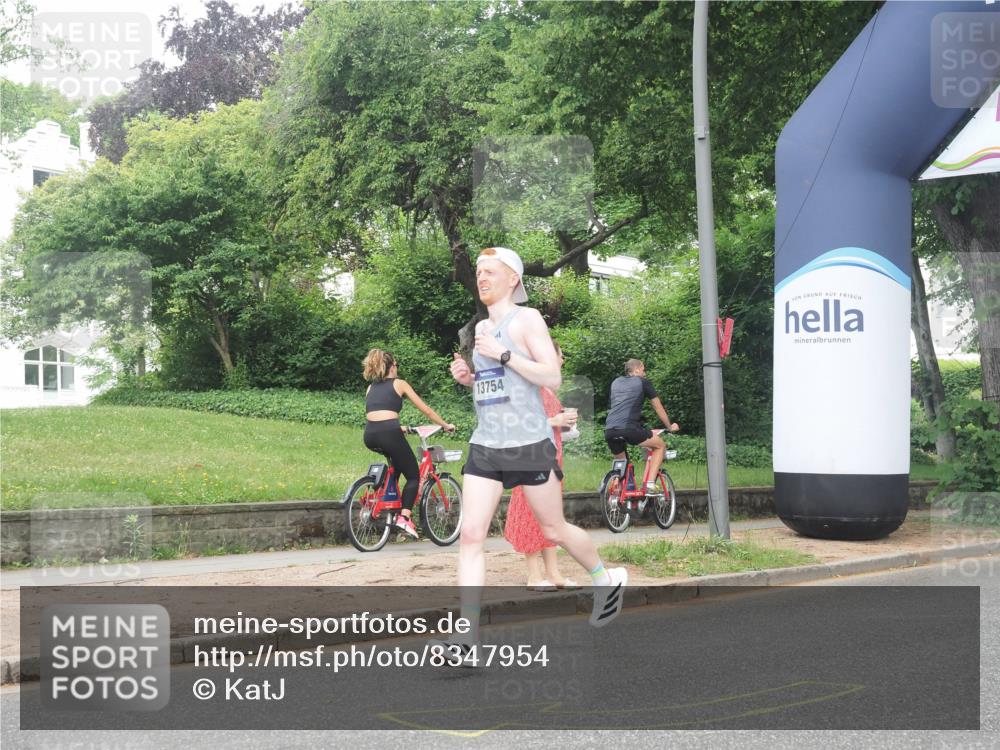 29.06.2025 - hella hamburg halbmarathon KatJ http://msf.ph/oto/8347954 29.06.2025 10:20:29 Zwischen KM18-KM19 2851, 5826 meine-sportfotos.de