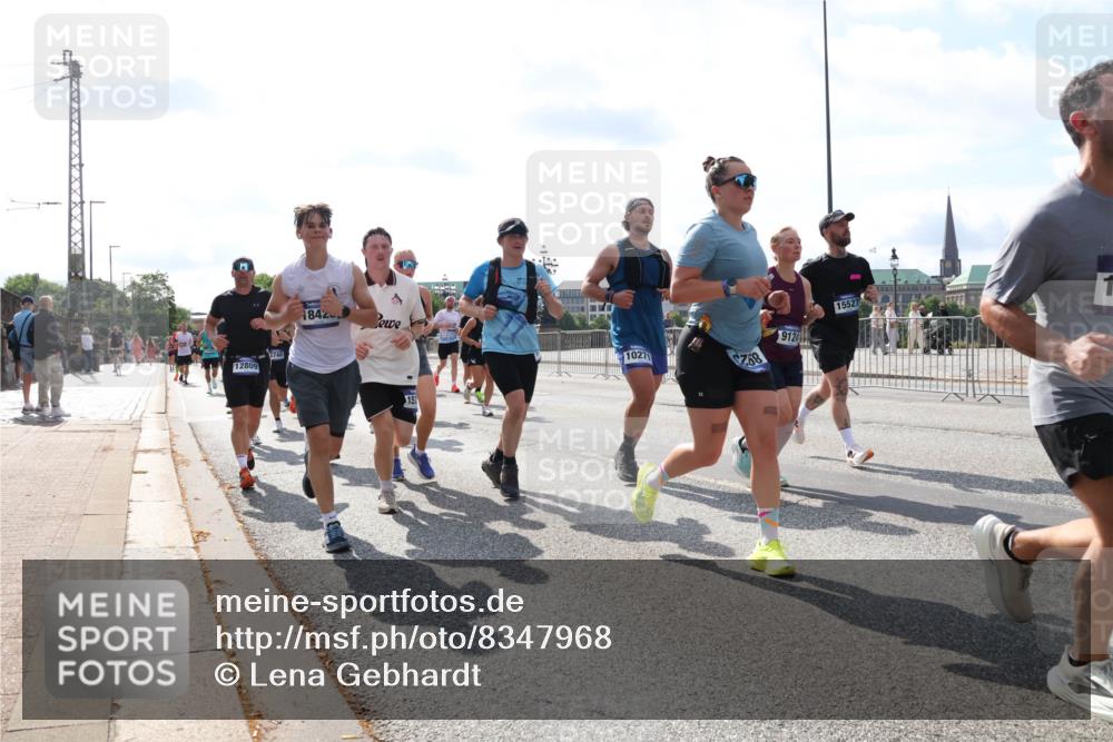 29.06.2025 - hella hamburg halbmarathon Lena Gebhardt http://msf.ph/oto/8347968 29.06.2025 10:00:59 Lombardsbrücke 12809, 3740, 1842, 15, 10271, 9124, 15527, 1, 1130, 1420, 1568, 1583, 1611, 1726, 2236, 2354, 2363, 2474, 2490, 2936, 3059, 3141, 3625, 3740, 3983, 4068, 4238, 4249, 4616, 4708, 5033, 5418, 5870, 6138, 6147, 6443, 6487, 6531, 6714, 6757, 6835, 7658, 7757, 7759, 7761, 7846, 8045, 8046, 8255, 8326, 8478, 8632, 8923, 9124, 9553, 9555, 9577, 9932, 10074, 10188, 10271, 10383, 10599 meine-sportfotos.de