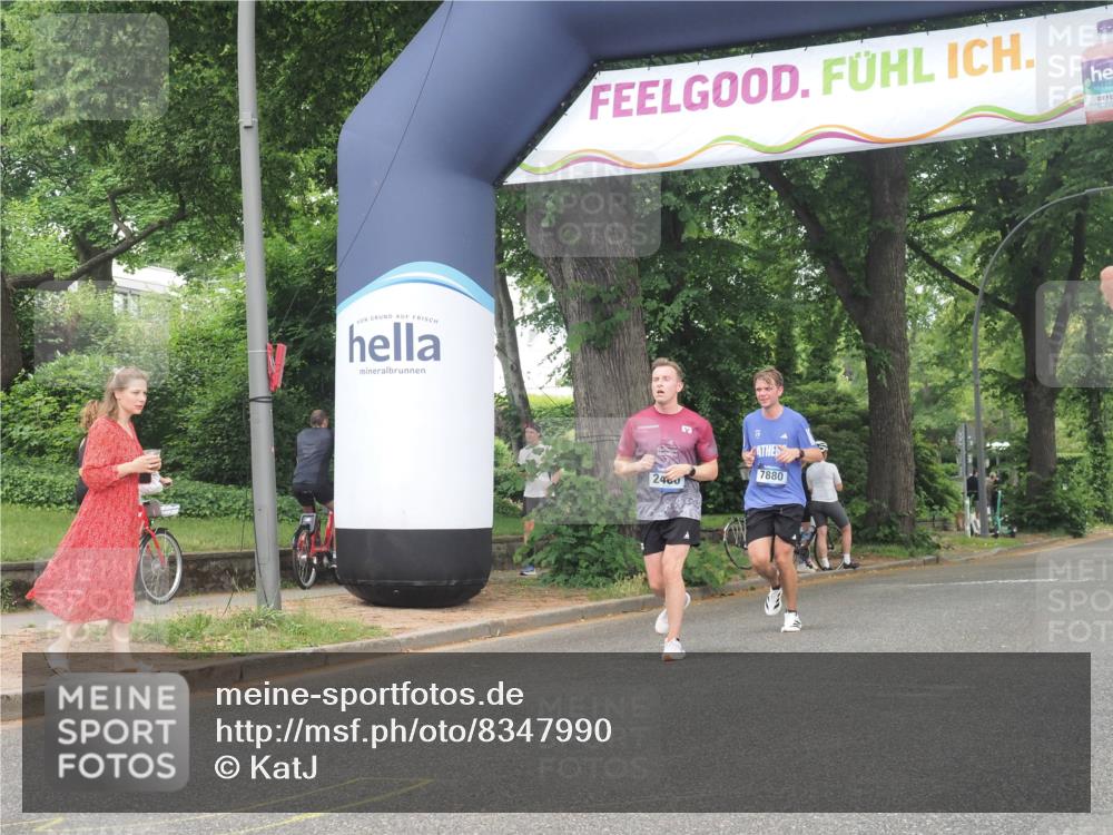 29.06.2025 - hella hamburg halbmarathon KatJ http://msf.ph/oto/8347990 29.06.2025 10:20:31 Zwischen KM18-KM19 2460, 2851, 7880 meine-sportfotos.de