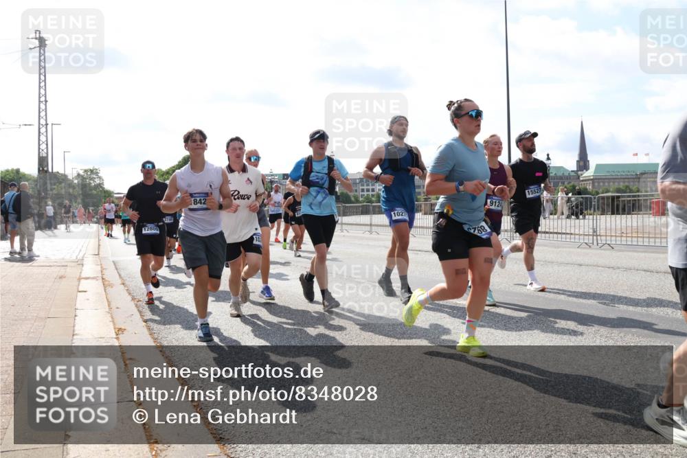 29.06.2025 - hella hamburg halbmarathon Lena Gebhardt http://msf.ph/oto/8348028 29.06.2025 10:00:59 Lombardsbrücke 12809, 3740, 842, 15, 1027, 9124, 15527, 1130, 1420, 1568, 1583, 1611, 1726, 2236, 2354, 2363, 2474, 2490, 2936, 3059, 3141, 3625, 3740, 3983, 4068, 4238, 4249, 4616, 4708, 5033, 5418, 5870, 6138, 6147, 6443, 6487, 6531, 6714, 6757, 6835, 7658, 7757, 7759, 7761, 7846, 8045, 8046, 8255, 8326, 8478, 8632, 8923, 9124, 9553, 9555, 9577, 9932, 10074, 10188, 10271, 10383, 10599 meine-sportfotos.de