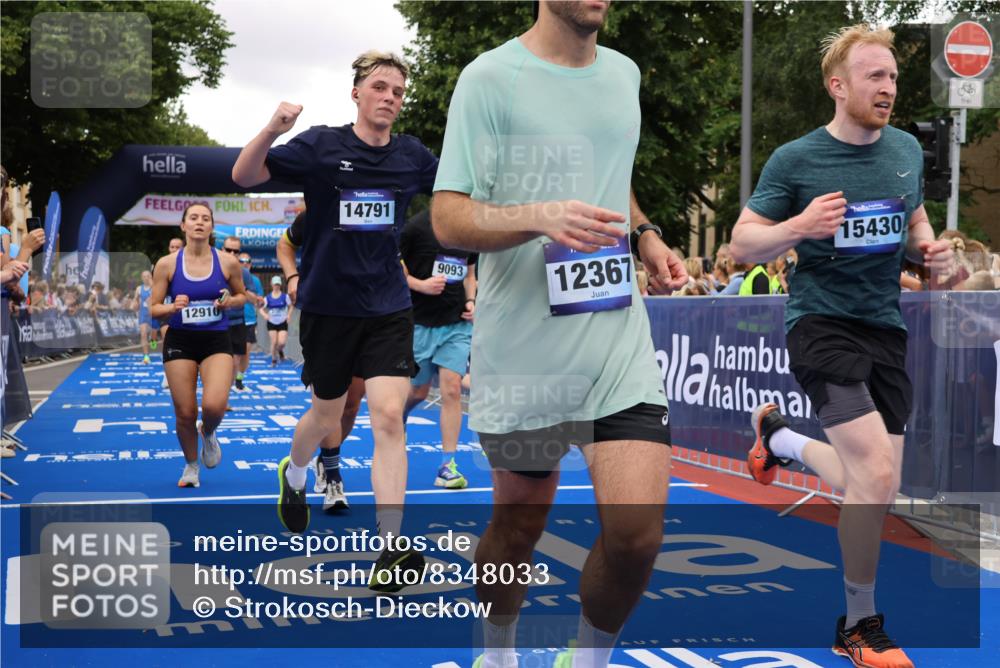 29.06.2025 - hella hamburg halbmarathon Strokosch-Dieckow http://msf.ph/oto/8348033 29.06.2025 10:53:00 Ziel 2099, 2208, 3059, 3258, 3334, 4121, 4770, 5907, 7509, 7864, 8139, 8587, 9093, 9537, 10724, 12155, 12367, 12519, 12910, 14323, 14791, 15430, 18590, 18720, 19208 meine-sportfotos.de