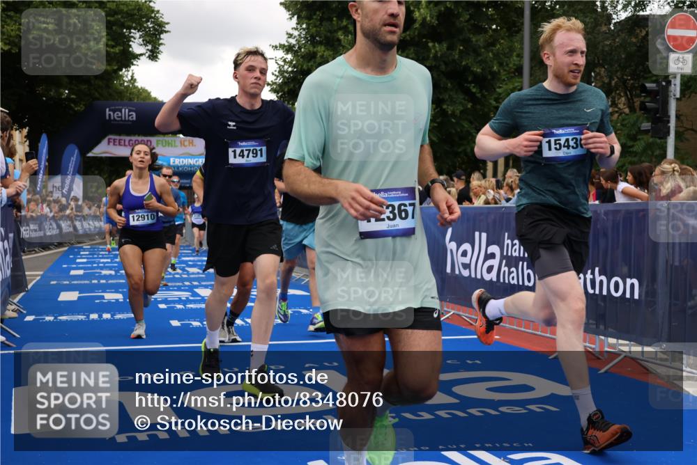 29.06.2025 - hella hamburg halbmarathon Strokosch-Dieckow http://msf.ph/oto/8348076 29.06.2025 10:52:59 Ziel 1258, 2099, 2208, 3059, 3258, 3334, 4121, 4557, 4558, 4770, 5907, 7509, 7864, 8139, 8587, 8720, 9093, 9537, 10724, 12155, 12367, 12519, 12910, 14323, 14791, 15430, 18590, 18720, 19208 meine-sportfotos.de