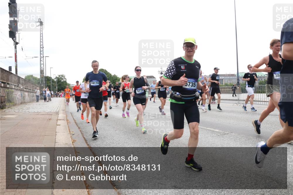 29.06.2025 - hella hamburg halbmarathon Lena Gebhardt http://msf.ph/oto/8348131 29.06.2025 10:38:33 Lombardsbrücke 1902, 16174, 3777, 5089, 5735, 38, 56, 1196, 1394, 1457, 1596, 1721, 1742, 1791, 1901, 1966, 2113, 2151, 2498, 2576, 2660, 2693, 3010, 3094, 3095, 3216, 3242, 3286, 3323, 3338, 3635, 3636, 3716, 3726, 3777, 3841, 3927, 4028, 4139, 4155, 4159, 4259, 4260, 4316, 4414, 4883, 5085, 5089, 5155, 5300, 5617, 5684, 5713, 5735, 5913, 6199, 6200, 6695, 6696, 6751, 6875, 6930, 7117, 7118, 7148, 7165, 7263, 7371, 7552, 7561, 7692, 7849, 7868, 7914, 8367 meine-sportfotos.de