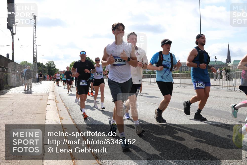 29.06.2025 - hella hamburg halbmarathon Lena Gebhardt http://msf.ph/oto/8348152 29.06.2025 10:00:59 Lombardsbrücke 6324, 12809, 8255, 8426, 10271, 1130, 1420, 1568, 1583, 1611, 1726, 2236, 2354, 2363, 2474, 2490, 2936, 3059, 3141, 3625, 3740, 3983, 4068, 4238, 4249, 4616, 4708, 5033, 5418, 5870, 6138, 6147, 6443, 6487, 6531, 6714, 6757, 6835, 7658, 7757, 7759, 7761, 7846, 8045, 8046, 8255, 8326, 8478, 8632, 8923, 9124, 9553, 9555, 9577, 9932, 10074, 10188, 10271, 10383, 10599 meine-sportfotos.de