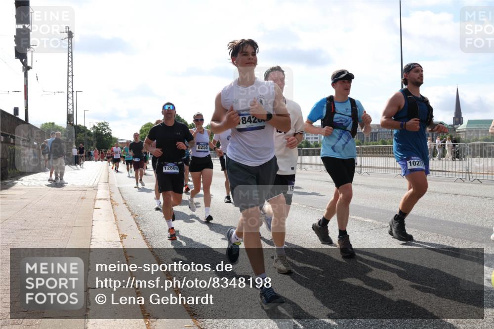 29.06.2025 - hella hamburg halbmarathon Lena Gebhardt http://msf.ph/oto/8348198 29.06.2025 10:00:59 Lombardsbrücke 12809, 8255, 8420, 1027, 0888, 1130, 1420, 1568, 1583, 1611, 1726, 2236, 2354, 2363, 2474, 2490, 2936, 3059, 3141, 3625, 3740, 3983, 4068, 4238, 4249, 4616, 4708, 5033, 5418, 5870, 6138, 6147, 6443, 6487, 6531, 6714, 6757, 6835, 7658, 7757, 7759, 7761, 7846, 8045, 8046, 8255, 8326, 8478, 8632, 8923, 9124, 9553, 9555, 9577, 9932, 10074, 10188, 10271, 10383, 10599 meine-sportfotos.de