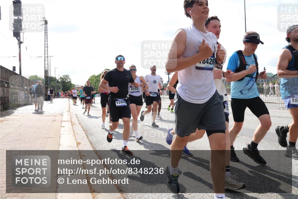 29.06.2025 - hella hamburg halbmarathon Lena Gebhardt http://msf.ph/oto/8348236 29.06.2025 10:01:00 Lombardsbrücke 6326, 12809, 8255, 5922, 0426, 10, 1130, 1387, 1420, 1568, 1583, 1611, 1726, 2006, 2236, 2354, 2363, 2474, 2490, 2936, 3059, 3141, 3625, 3740, 3983, 4068, 4238, 4249, 4616, 4708, 5033, 5418, 5870, 6138, 6147, 6443, 6487, 6531, 6714, 6757, 6835, 7658, 7757, 7759, 7761, 7846, 8045, 8046, 8255, 8326, 8478, 8632, 8923, 9124, 9553, 9555, 9577, 9932, 10074, 10188, 10271, 10383, 10599 meine-sportfotos.de