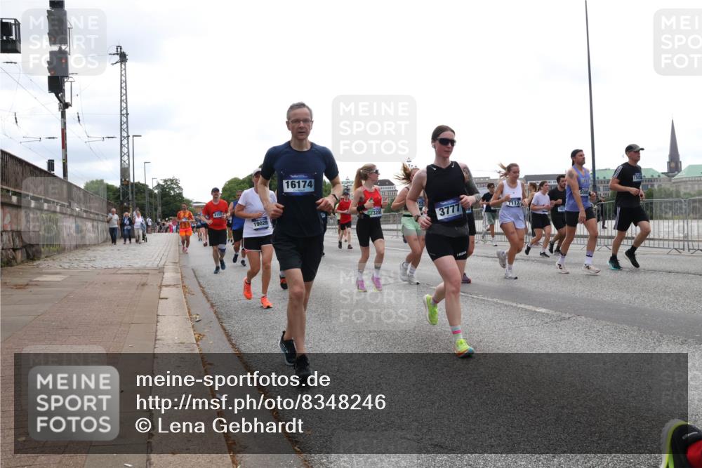 29.06.2025 - hella hamburg halbmarathon Lena Gebhardt http://msf.ph/oto/8348246 29.06.2025 10:38:34 Lombardsbrücke 4185, 19028, 16174, 3200, 3777, 7117, 5085, 17478, 56, 1196, 1390, 1394, 1457, 1596, 1721, 1742, 1791, 1966, 2113, 2151, 2498, 2576, 2660, 2693, 3010, 3094, 3095, 3216, 3242, 3286, 3323, 3338, 3635, 3636, 3716, 3726, 3777, 3841, 3927, 4028, 4139, 4155, 4159, 4259, 4260, 4316, 4414, 4883, 5085, 5089, 5155, 5300, 5617, 5684, 5713, 5735, 5913, 6199, 6200, 6695, 6696, 6751, 6875, 6930, 7117, 7148, 7165, 7263, 7371, 7552, 7561, 7692, 7849, 7868, 7914, 8367, 9708 meine-sportfotos.de