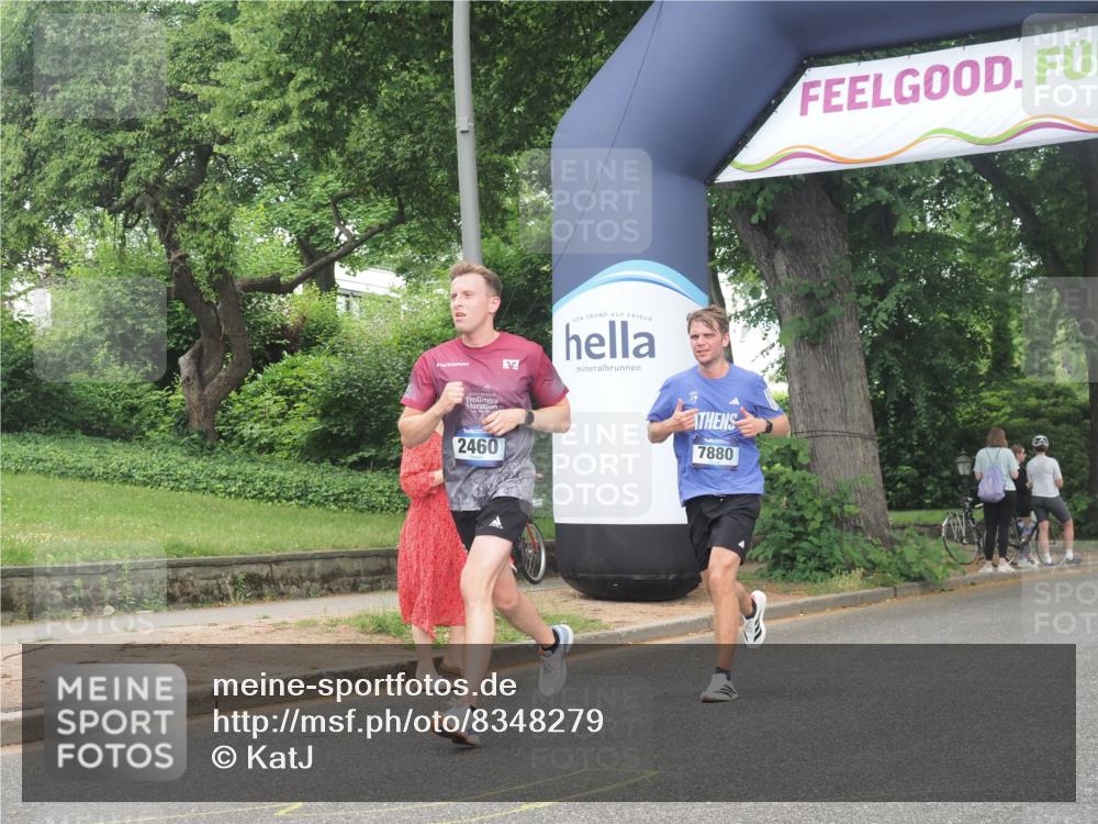 29.06.2025 - hella hamburg halbmarathon KatJ http://msf.ph/oto/8348279 29.06.2025 10:20:32 Zwischen KM18-KM19 2460, 2851, 7880 meine-sportfotos.de
