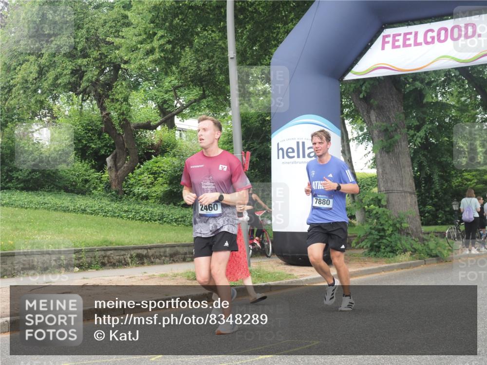 29.06.2025 - hella hamburg halbmarathon KatJ http://msf.ph/oto/8348289 29.06.2025 10:20:32 Zwischen KM18-KM19 2460, 2851, 7880 meine-sportfotos.de