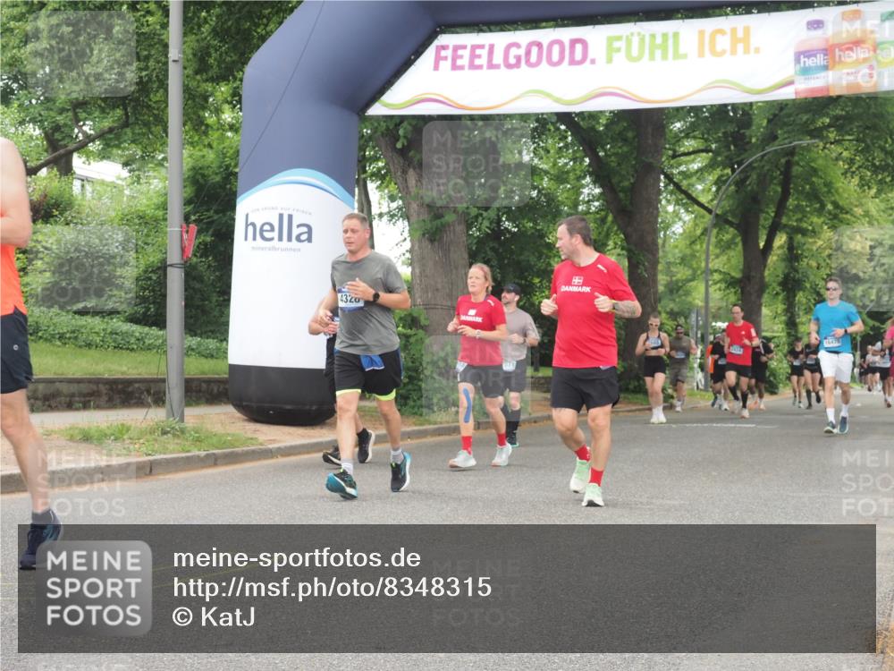 29.06.2025 - hella hamburg halbmarathon KatJ http://msf.ph/oto/8348315 29.06.2025 10:50:10 Zwischen KM18-KM19 4328, 7243 meine-sportfotos.de