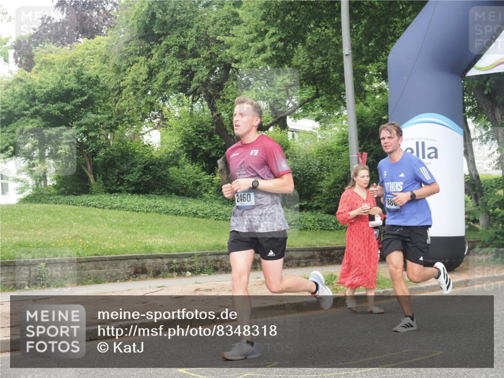 29.06.2025 - hella hamburg halbmarathon KatJ http://msf.ph/oto/8348318 29.06.2025 10:20:32 Zwischen KM18-KM19 2460, 2851, 7880 meine-sportfotos.de