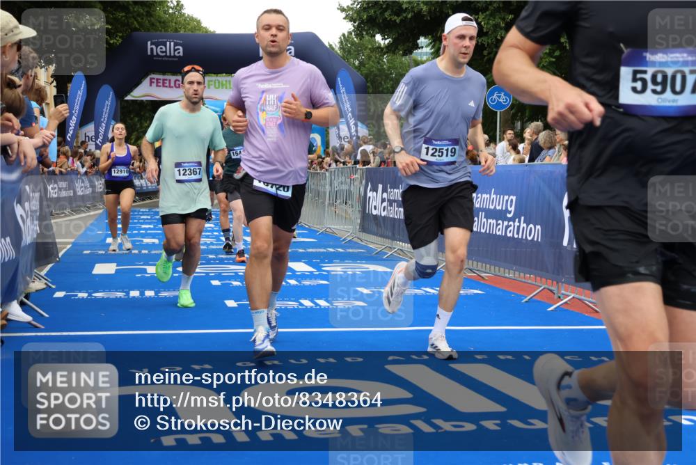 29.06.2025 - hella hamburg halbmarathon Strokosch-Dieckow http://msf.ph/oto/8348364 29.06.2025 10:52:58 Ziel 1257, 1258, 2099, 2208, 3059, 3258, 3334, 4121, 4557, 4558, 4770, 5907, 7509, 7864, 8139, 8587, 8720, 8955, 9093, 9537, 10724, 12155, 12367, 12519, 12910, 14323, 14791, 15430, 18590, 18720, 19208 meine-sportfotos.de