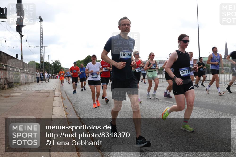 29.06.2025 - hella hamburg halbmarathon Lena Gebhardt http://msf.ph/oto/8348370 29.06.2025 10:38:34 Lombardsbrücke 737, 4155, 15644, 19028, 16174, 13200, 5155, 089, 3777, 117, 1621, 56, 1196, 1390, 1394, 1457, 1596, 1721, 1742, 1791, 1966, 2113, 2151, 2498, 2576, 2660, 2693, 3010, 3094, 3095, 3216, 3242, 3286, 3323, 3338, 3635, 3636, 3716, 3726, 3777, 3841, 3927, 4028, 4139, 4155, 4159, 4259, 4260, 4316, 4414, 4883, 5085, 5089, 5155, 5300, 5617, 5684, 5713, 5735, 5913, 6199, 6200, 6695, 6696, 6751, 6875, 6930, 7117, 7148, 7165, 7263, 7371, 7552, 7561, 7692, 7849, 7868, 7914, 8367, 9708 meine-sportfotos.de