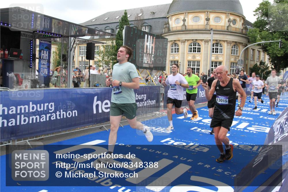 29.06.2025 - hella hamburg halbmarathon Michael Strokosch http://msf.ph/oto/8348388 29.06.2025 10:52:32 Ziel 3715, 7178, 7232, 8371, 8661, 9145, 9876, 11791, 13015, 13301, 14561, 15144, 15980, 17997 meine-sportfotos.de