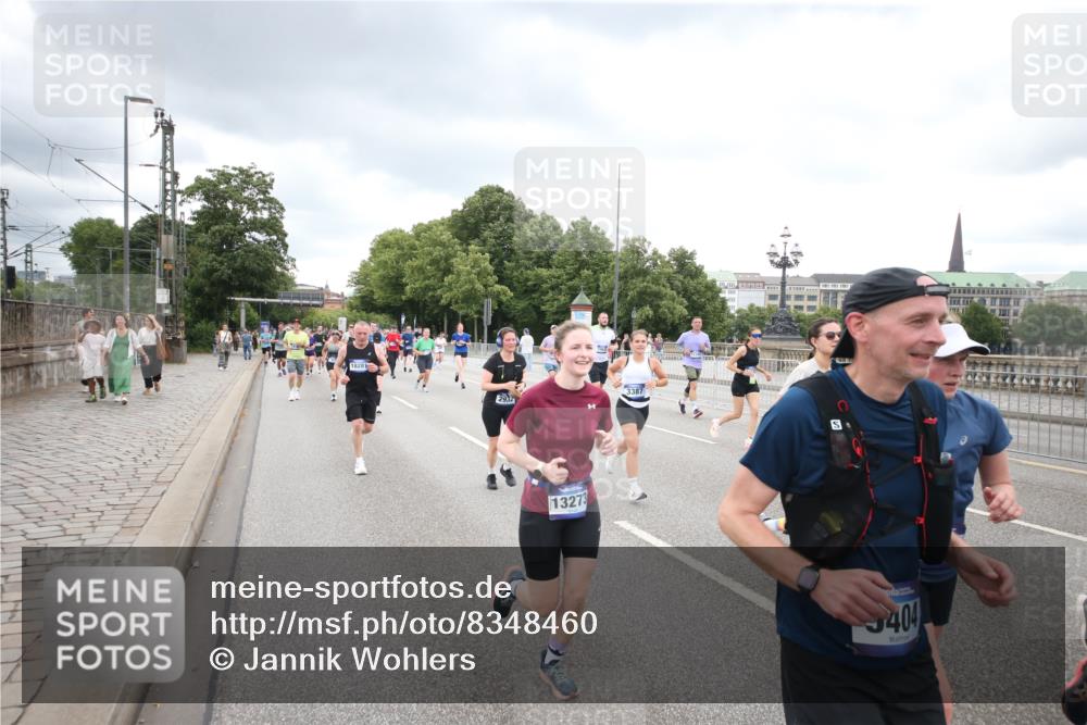 29.06.2025 - hella hamburg halbmarathon Jannik Wohlers http://msf.ph/oto/8348460 29.06.2025 10:56:31 Lombardsbrücke 1207, 2871, 2932, 3348, 3387, 3418, 3470, 3485, 3516, 3517, 4094, 4118, 4568, 4569, 5589, 5944, 6284, 6348, 6349, 6981, 7381, 7416, 7417, 7964, 8150, 8197, 8546, 9298, 9299, 9402, 9404, 9513, 9517, 9902, 9905, 10016, 10138, 10142, 10309, 10450, 10632, 11047, 11050, 12226, 12328, 12345, 12828, 12829, 12993, 13194, 13273, 13276, 13671, 13801, 13834, 13878, 14117, 14472, 15215, 15499, 15630, 15748, 15823 meine-sportfotos.de