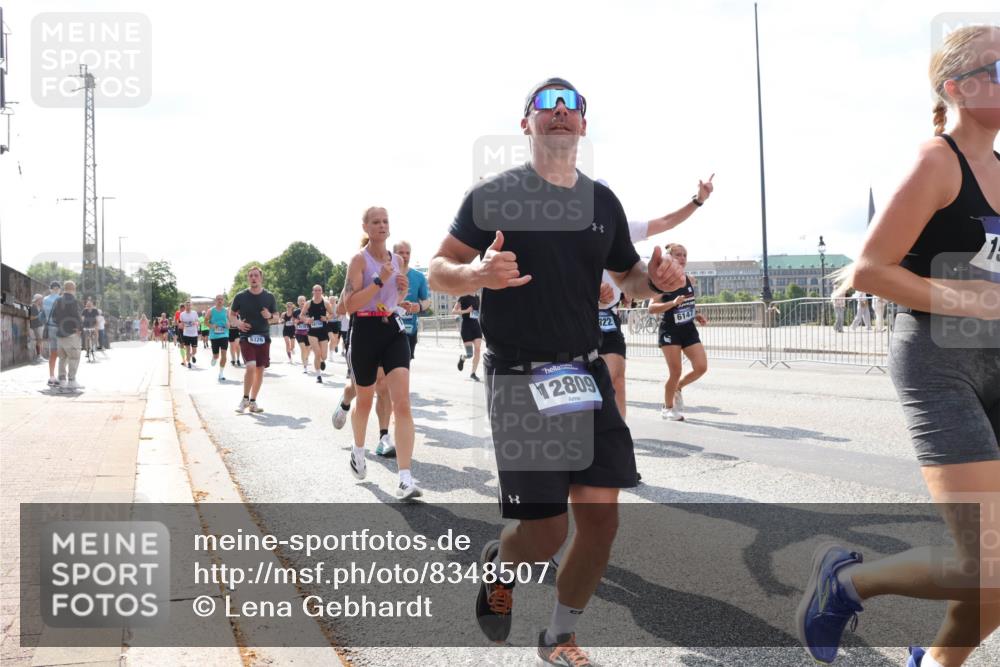 29.06.2025 - hella hamburg halbmarathon Lena Gebhardt http://msf.ph/oto/8348507 29.06.2025 10:01:01 Lombardsbrücke 8326, 12809, 22, 6147, 15, 1130, 1387, 1420, 1583, 1611, 1726, 2006, 2091, 2236, 2354, 2363, 2474, 2490, 2936, 3059, 3141, 3625, 3740, 3983, 4068, 4238, 4249, 4616, 4708, 5033, 5418, 5870, 6138, 6147, 0000, 6443, 6487, 6531, 6591, 6714, 6757, 6835, 7658, 7757, 7759, 7761, 7846, 8045, 8046, 8255, 8326, 8478, 8632, 8923, 9124, 9553, 9555, 9577, 9932, 10074, 10188, 10271, 10383, 10599 meine-sportfotos.de