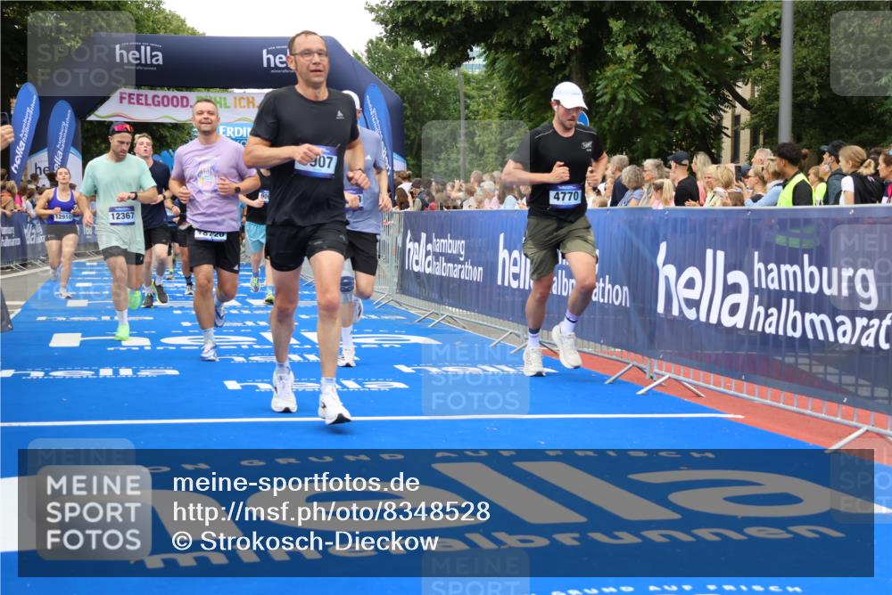 29.06.2025 - hella hamburg halbmarathon Strokosch-Dieckow http://msf.ph/oto/8348528 29.06.2025 10:52:56 Ziel 1257, 1258, 1657, 2099, 2444, 2814, 2910, 3258, 3334, 4557, 4558, 4770, 5077, 5907, 7509, 8139, 8587, 8720, 8955, 9093, 10724, 10811, 11217, 11992, 12155, 12367, 12519, 12910, 14791, 15430, 18590, 18720 meine-sportfotos.de