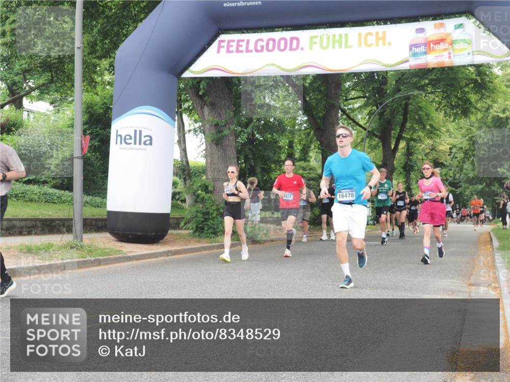 29.06.2025 - hella hamburg halbmarathon KatJ http://msf.ph/oto/8348529 29.06.2025 10:50:13 Zwischen KM18-KM19 2424, 2685, 4328 meine-sportfotos.de