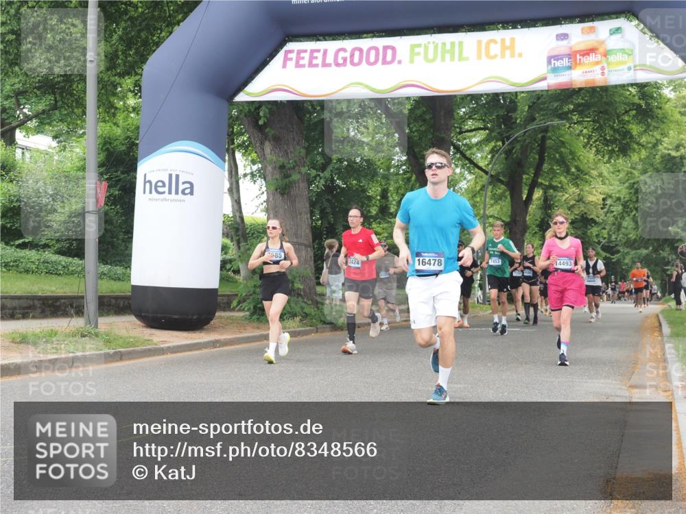 29.06.2025 - hella hamburg halbmarathon KatJ http://msf.ph/oto/8348566 29.06.2025 10:50:14 Zwischen KM18-KM19 2424, 2685, 4328 meine-sportfotos.de