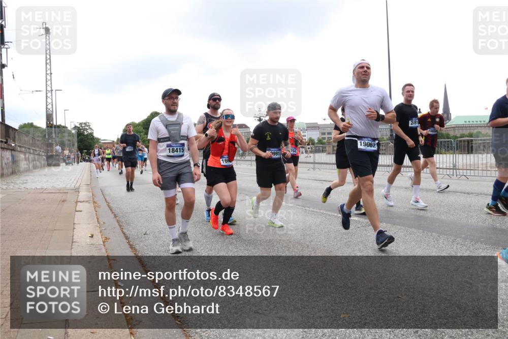 29.06.2025 - hella hamburg halbmarathon Lena Gebhardt http://msf.ph/oto/8348567 29.06.2025 10:47:53 Lombardsbrücke 11802, 18415, 704, 1991, 16, 19062, 2491, 10658, 1045, 1174, 1175, 1246, 1392, 1434, 1618, 1639, 1701, 1926, 2148, 2163, 2197, 2407, 2491, 2545, 2650, 2704, 2790, 2882, 2958, 2994, 3049, 3339, 3468, 4037, 4327, 4423, 4856, 4974, 4975, 5621, 5622, 5886, 6255, 6256, 7240, 7393, 7394, 7403, 7427, 7916, 7970, 8077, 8270, 8310, 8521, 8550, 8774, 9356, 9687, 9696, 9697, 10658, 10777, 10794, 10991, 11351, 11458, 11548, 11730, 11738, 11742, 11781, 11802, 11909, 12431 meine-sportfotos.de