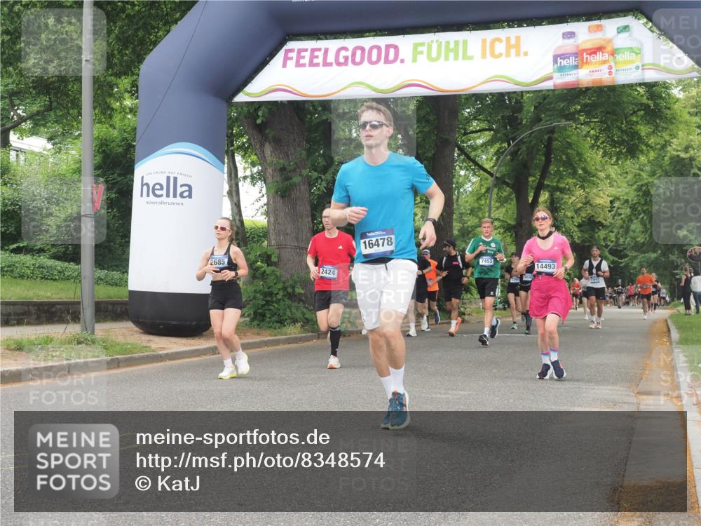 29.06.2025 - hella hamburg halbmarathon KatJ http://msf.ph/oto/8348574 29.06.2025 10:50:14 Zwischen KM18-KM19 2424, 2685, 4328 meine-sportfotos.de