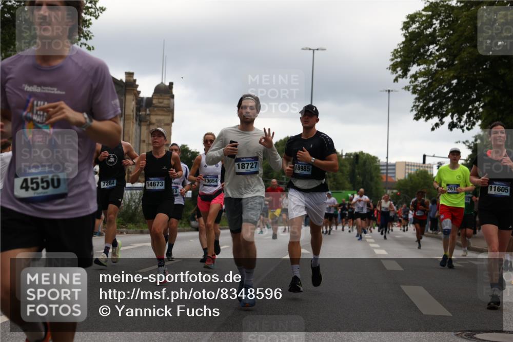 29.06.2025 - hella hamburg halbmarathon Yannick Fuchs http://msf.ph/oto/8348596 29.06.2025 10:52:33 20KM 1319, 1833, 2159, 2250, 2619, 2711, 2996, 4550, 4767, 5675, 6860, 7659, 7856, 8089, 8392, 9156, 9353, 9553, 9555, 9835, 10020, 10268, 10319, 10518, 10539, 10703, 10915, 11394, 11605, 11808, 11846, 12495, 12734, 12735, 12809, 13287, 13512, 13654, 13694, 14355, 14673, 15197, 16189, 16206, 16409, 16922, 16924, 17531, 17665, 17782, 17810, 17814, 17839, 17852, 17931, 17967, 18556, 18682, 18727, 18833, 18985, 19002, 19003 meine-sportfotos.de