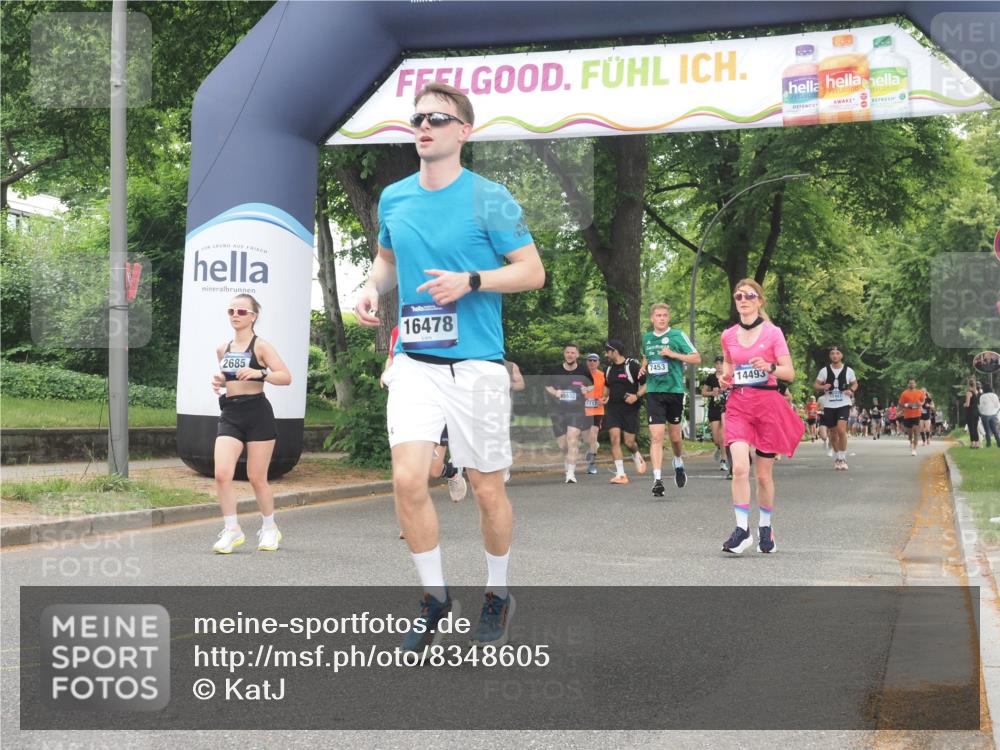 29.06.2025 - hella hamburg halbmarathon KatJ http://msf.ph/oto/8348605 29.06.2025 10:50:14 Zwischen KM18-KM19 2424, 2685, 4328 meine-sportfotos.de