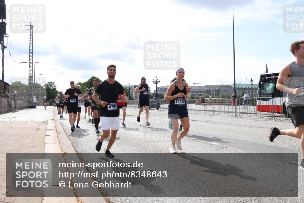 29.06.2025 - hella hamburg halbmarathon Lena Gebhardt http://msf.ph/oto/8348643 29.06.2025 10:13:41 Lombardsbrücke 5546, 4795, 12313, 13928, 8241, 1007, 1131, 1480, 1747, 1859, 2055, 2359, 2721, 2904, 2961, 2987, 3218, 3360, 3728, 3729, 4001, 4187, 4795, 4950, 5232, 5546, 5631, 5719, 6026, 6489, 6710, 6717, 6724, 7346, 7446, 7447, 7460, 7462, 7913, 8279, 8673, 8913, 9128, 9527, 9612, 9631, 10442, 10443, 10977, 11441, 12313, 12492, 12797, 12928, 12929, 13331, 13928, 15085, 15482, 15663, 15721, 15722, 15922, 16491, 17472, 17474, 17985, 17988, 18222, 18231, 18732 meine-sportfotos.de
