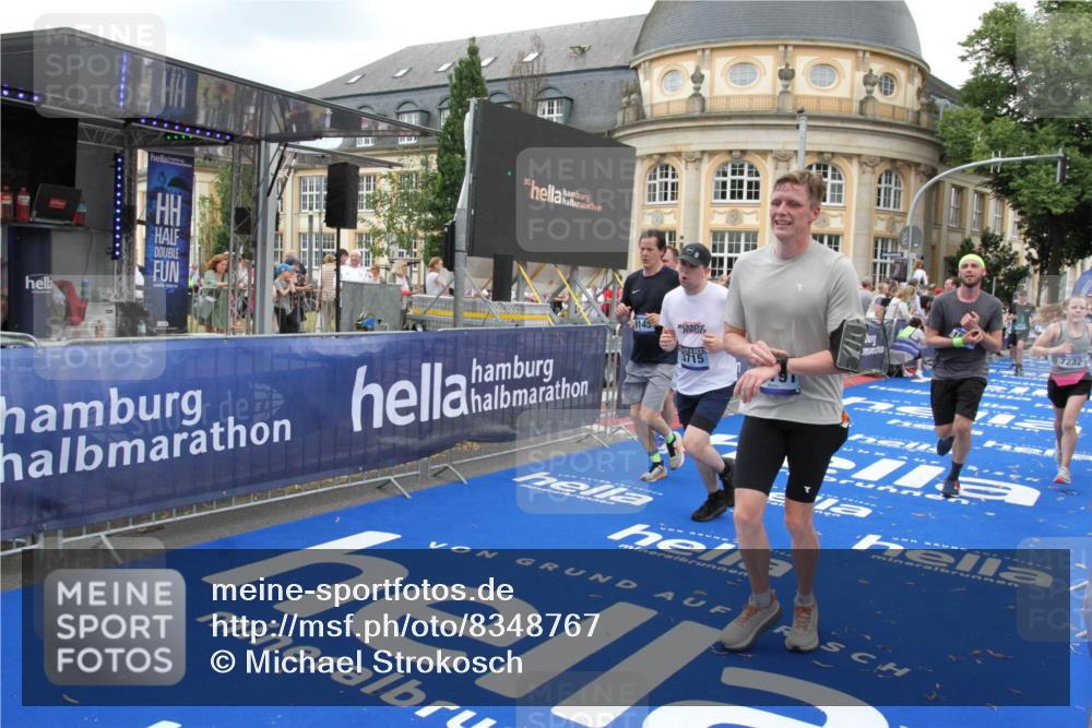 29.06.2025 - hella hamburg halbmarathon Michael Strokosch http://msf.ph/oto/8348767 29.06.2025 10:52:34 Ziel 3715, 6561, 6562, 7178, 7232, 8371, 8661, 9145, 9739, 9876, 11791, 13015, 13301, 14561, 15001, 15980, 18982 meine-sportfotos.de