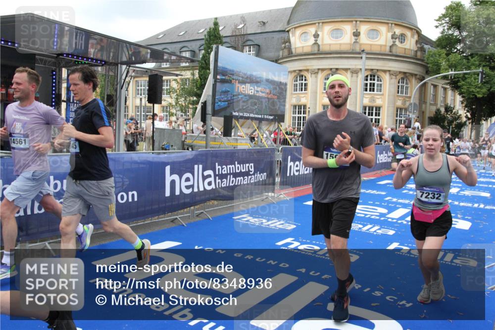 29.06.2025 - hella hamburg halbmarathon Michael Strokosch http://msf.ph/oto/8348936 29.06.2025 10:52:35 Ziel 3715, 6561, 6562, 7178, 7232, 8371, 8661, 9145, 9739, 11791, 13301, 14561, 15001, 15980, 18982 meine-sportfotos.de