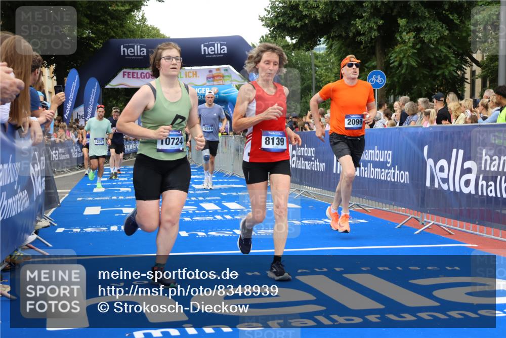29.06.2025 - hella hamburg halbmarathon Strokosch-Dieckow http://msf.ph/oto/8348939 29.06.2025 10:52:55 Ziel 1257, 1258, 1657, 2099, 2444, 2814, 2910, 3334, 4557, 4558, 4770, 5077, 5907, 7509, 8139, 8587, 8720, 8955, 9093, 10724, 10811, 11217, 11992, 12155, 12367, 12519, 12910, 14198, 14286, 14791, 15430, 18590, 18720 meine-sportfotos.de