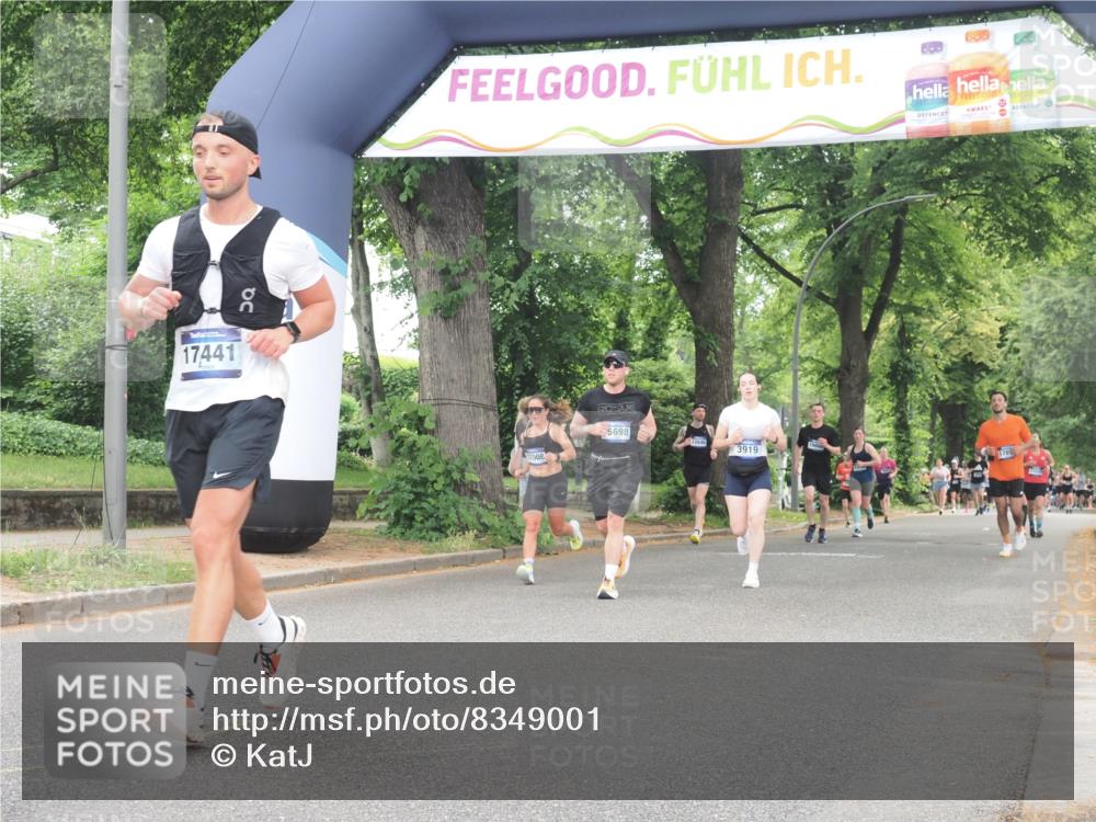 29.06.2025 - hella hamburg halbmarathon KatJ http://msf.ph/oto/8349001 29.06.2025 10:50:21 Zwischen KM18-KM19 2424, 3919, 7290, 7453, 7717 meine-sportfotos.de
