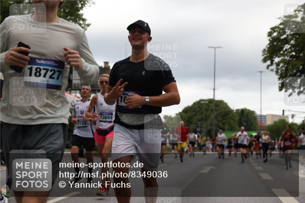 29.06.2025 - hella hamburg halbmarathon Yannick Fuchs http://msf.ph/oto/8349036 29.06.2025 10:52:35 20KM 1319, 1833, 2159, 2250, 2619, 2711, 2996, 4550, 4767, 5675, 6860, 7659, 7856, 8089, 8392, 9156, 9353, 9553, 9555, 9835, 10020, 10268, 10319, 10518, 10539, 10703, 10915, 11394, 11605, 11808, 11846, 12495, 12734, 12735, 12809, 13287, 13512, 13654, 13694, 14355, 14673, 15197, 16189, 16206, 16409, 16922, 16924, 17531, 17665, 17782, 17810, 17814, 17839, 17852, 17931, 17967, 18556, 18682, 18727, 18730, 18833, 18985, 19002, 19003 meine-sportfotos.de