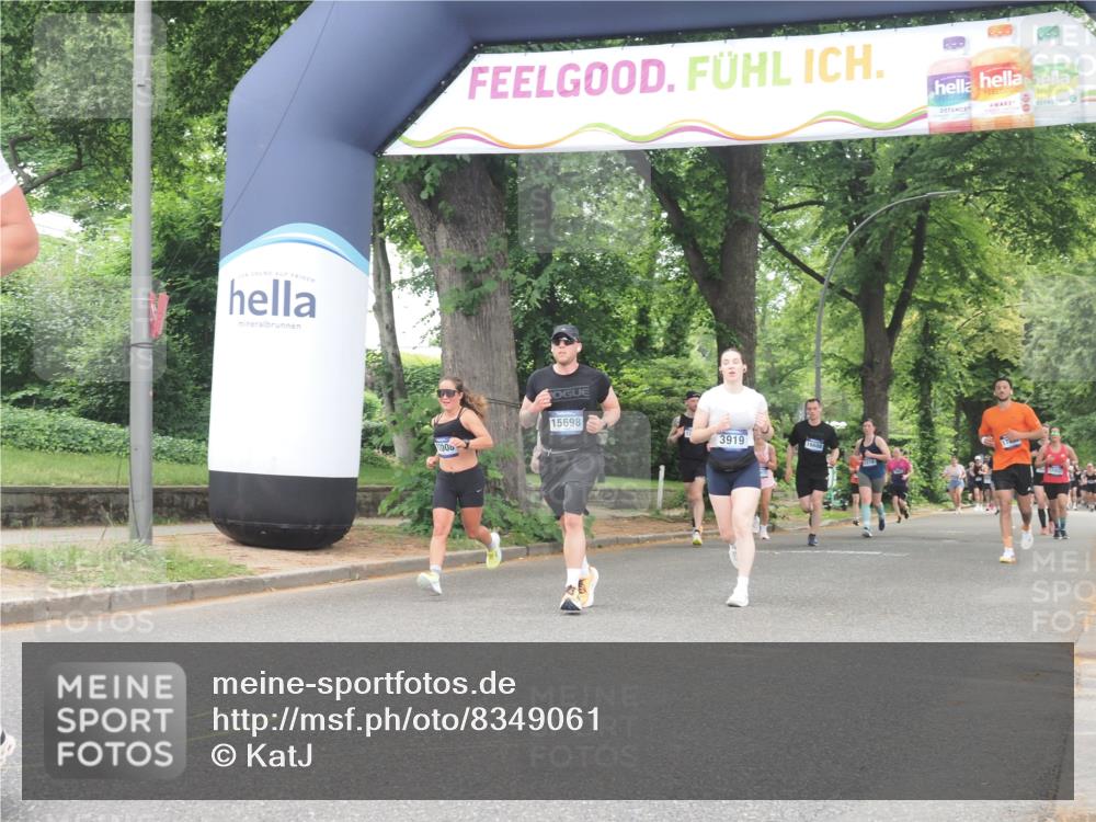 29.06.2025 - hella hamburg halbmarathon KatJ http://msf.ph/oto/8349061 29.06.2025 10:50:22 Zwischen KM18-KM19 3919, 7290, 7453, 7717 meine-sportfotos.de