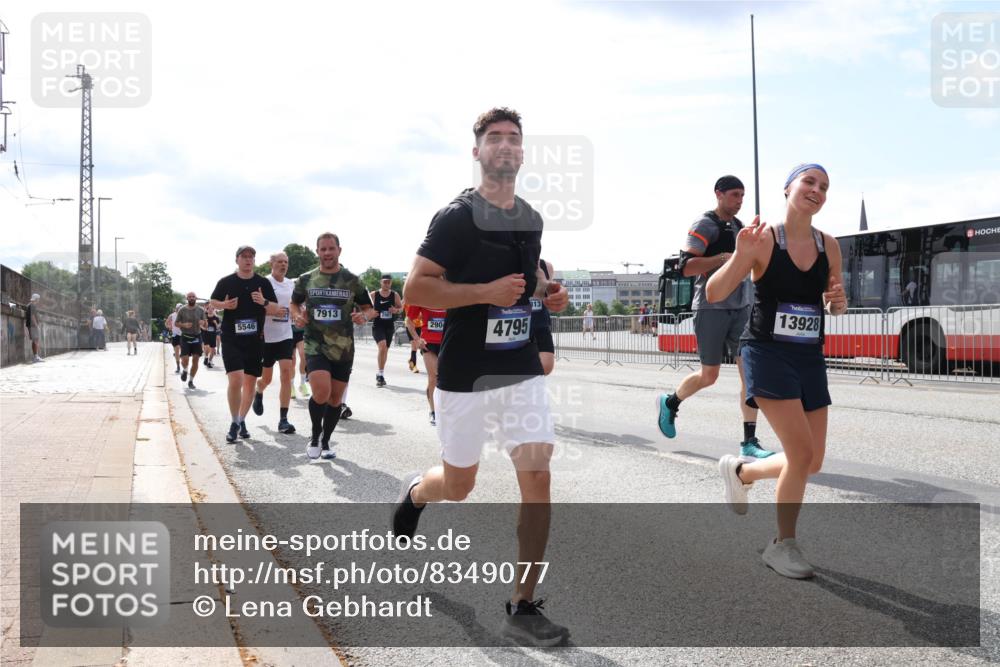 29.06.2025 - hella hamburg halbmarathon Lena Gebhardt http://msf.ph/oto/8349077 29.06.2025 10:13:42 Lombardsbrücke 5546, 7913, 290, 4795, 13, 13928, 1007, 1131, 1480, 1747, 1859, 2055, 2359, 2721, 2904, 2961, 2987, 3218, 3360, 3728, 3729, 4001, 4187, 4795, 4950, 5232, 5546, 5631, 5719, 6026, 6489, 6710, 6717, 6724, 7346, 7446, 7447, 7460, 7462, 7913, 8279, 8673, 8913, 9128, 9527, 9612, 9631, 10442, 10443, 10977, 11441, 12313, 12492, 12797, 12928, 12929, 13331, 13928, 15085, 15482, 15663, 15721, 15722, 15922, 16491, 17472, 17474, 17985, 18222, 18231 meine-sportfotos.de
