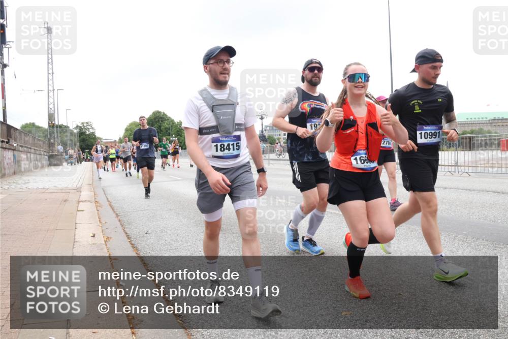 29.06.2025 - hella hamburg halbmarathon Lena Gebhardt http://msf.ph/oto/8349119 29.06.2025 10:47:54 Lombardsbrücke 11802, 18415, 192, 166, 2704, 10991, 1045, 1157, 1174, 1175, 1246, 1392, 1434, 1618, 1639, 1701, 1926, 2148, 2163, 2197, 2407, 2491, 2545, 2650, 2704, 2790, 2882, 2958, 2994, 3049, 3339, 3468, 3679, 4037, 4327, 4423, 4856, 4974, 4975, 5621, 5622, 5886, 5952, 7240, 7393, 7394, 7403, 7427, 7916, 7970, 8077, 8270, 8310, 8521, 8550, 8774, 9356, 9687, 9696, 9697, 10658, 10777, 10794, 10991, 11351, 11458, 11548, 11730, 11738, 11742, 11781, 11802, 11909, 12431 meine-sportfotos.de