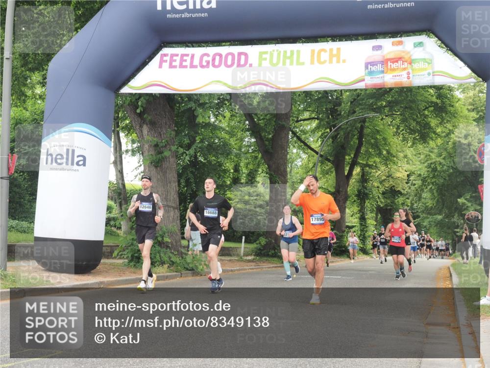 29.06.2025 - hella hamburg halbmarathon KatJ http://msf.ph/oto/8349138 29.06.2025 10:50:24 Zwischen KM18-KM19 3919, 7290, 7717 meine-sportfotos.de