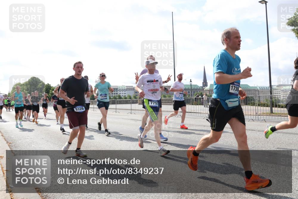 29.06.2025 - hella hamburg halbmarathon Lena Gebhardt http://msf.ph/oto/8349237 29.06.2025 10:01:03 Lombardsbrücke 13287, 8326, 14306, 2016, 7757, 1730, 1130, 1387, 1420, 1583, 1611, 1726, 2006, 2091, 2236, 2354, 2363, 2474, 2490, 2936, 3059, 3141, 3625, 3740, 3983, 4068, 4238, 4249, 4319, 4370, 4616, 4708, 5033, 5418, 5870, 6138, 6147, 0000, 6443, 6487, 6531, 6591, 6714, 6757, 6835, 6924, 7658, 7757, 7759, 7761, 7846, 8045, 8046, 8255, 8326, 8478, 8632, 8923, 9124, 9553, 9555, 9577, 9932, 10074, 10188, 10271, 10383, 10599, 11465 meine-sportfotos.de