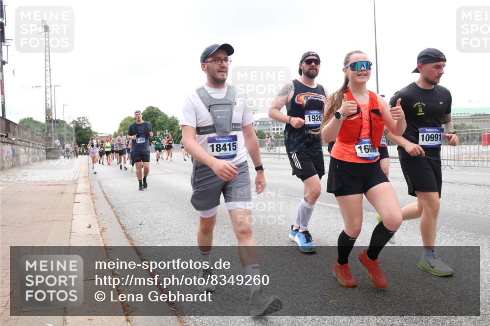 29.06.2025 - hella hamburg halbmarathon Lena Gebhardt http://msf.ph/oto/8349260 29.06.2025 10:47:54 Lombardsbrücke 11802, 18415, 1926, 1668, 10991, 1045, 1157, 1174, 1175, 1246, 1392, 1434, 1618, 1639, 1701, 1926, 2148, 2163, 2197, 2407, 2491, 2545, 2650, 2704, 2790, 2882, 2958, 2994, 3049, 3339, 3468, 3679, 4037, 4327, 4423, 4856, 4974, 4975, 5621, 5622, 5886, 5952, 7240, 7393, 7394, 7403, 7427, 7916, 7970, 8077, 8270, 8310, 8521, 8550, 8774, 9356, 9687, 9696, 9697, 10658, 10777, 10794, 10991, 11351, 11458, 11548, 11730, 11738, 11742, 11781, 11802, 11909, 12431 meine-sportfotos.de