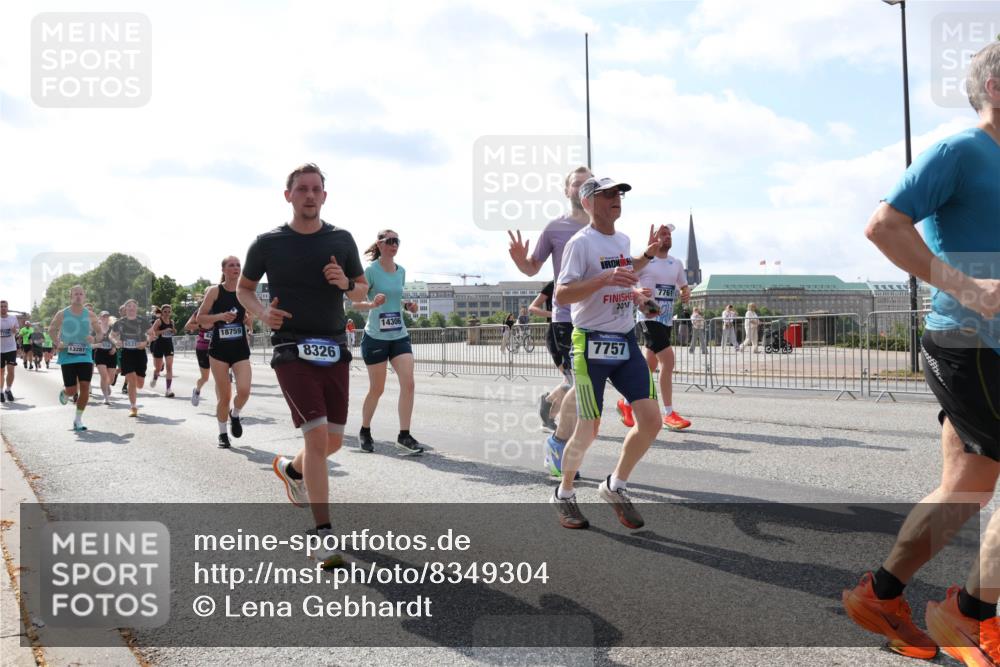 29.06.2025 - hella hamburg halbmarathon Lena Gebhardt http://msf.ph/oto/8349304 29.06.2025 10:01:03 Lombardsbrücke 13287, 18759, 8326, 14306, 2015, 7757, 7761, 1130, 1387, 1420, 1583, 1611, 1726, 2006, 2091, 2236, 2354, 2363, 2474, 2490, 2936, 3059, 3141, 3625, 3740, 3983, 4068, 4238, 4249, 4319, 4370, 4616, 4708, 5033, 5418, 5870, 6138, 6147, 0000, 6443, 6487, 6531, 6591, 6714, 6757, 6835, 6924, 7658, 7757, 7759, 7761, 7846, 8045, 8046, 8255, 8326, 8478, 8632, 8923, 9124, 9553, 9555, 9577, 9932, 10074, 10188, 10271, 10383, 10599, 11465 meine-sportfotos.de