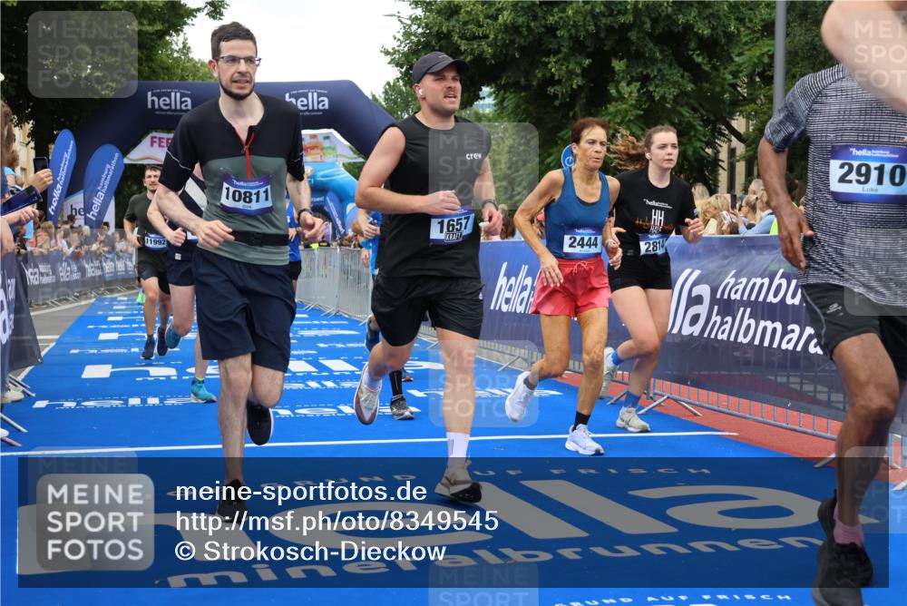 29.06.2025 - hella hamburg halbmarathon Strokosch-Dieckow http://msf.ph/oto/8349545 29.06.2025 10:52:51 Ziel 1257, 1258, 1657, 2099, 2444, 2814, 2910, 4557, 4558, 4770, 5077, 5169, 5194, 5907, 8139, 8172, 8720, 8955, 9065, 9163, 10724, 10811, 11217, 11992, 12519, 14198, 14286, 14791, 14805, 15430, 17198, 18331, 18720, 19244 meine-sportfotos.de