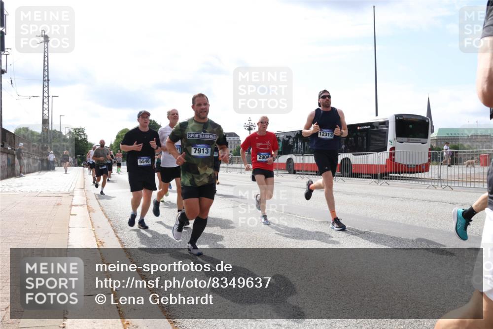 29.06.2025 - hella hamburg halbmarathon Lena Gebhardt http://msf.ph/oto/8349637 29.06.2025 10:13:42 Lombardsbrücke 21, 7913, 2904, 5546, 12313, 1007, 1131, 1480, 1747, 1859, 2055, 2359, 2721, 2904, 2961, 2987, 3218, 3360, 3728, 3729, 4001, 4187, 4795, 4950, 5232, 5546, 5631, 5719, 6026, 6489, 6710, 6717, 6724, 7346, 7446, 7447, 7460, 7462, 7913, 8279, 8673, 8913, 9128, 9527, 9612, 9631, 10442, 10443, 10977, 11441, 12313, 12492, 12797, 12928, 12929, 13331, 13928, 15085, 15482, 15663, 15721, 15722, 15922, 16491, 17472, 17474, 17985, 18222, 18231 meine-sportfotos.de
