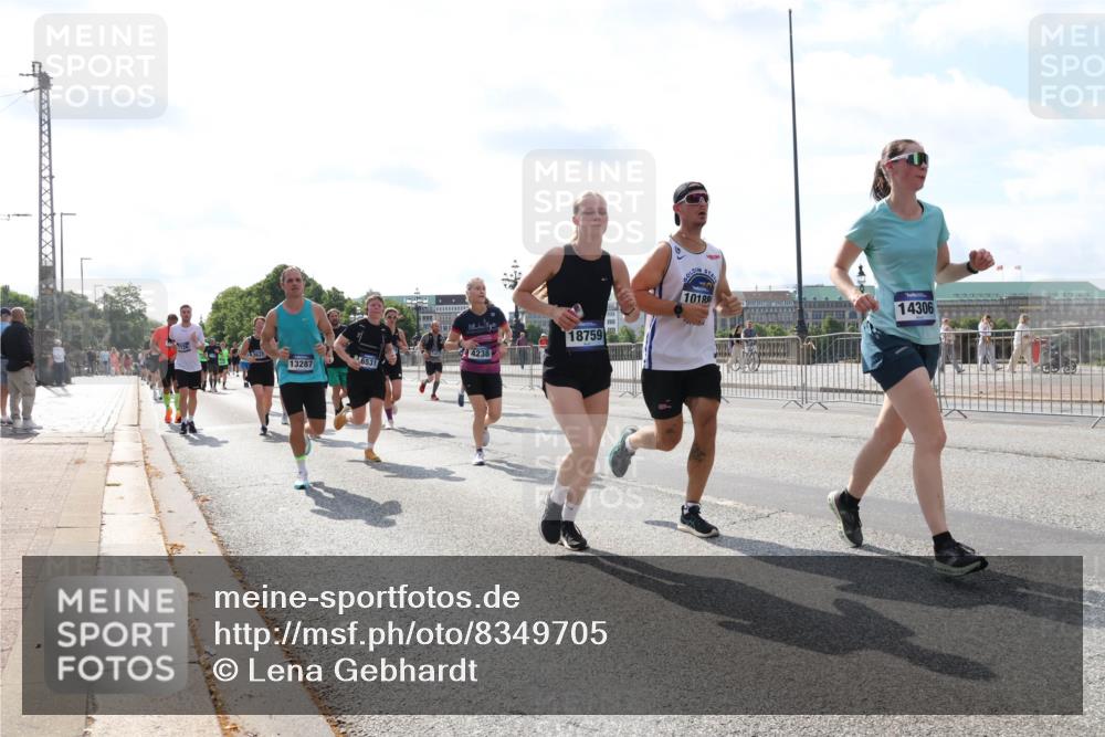 29.06.2025 - hella hamburg halbmarathon Lena Gebhardt http://msf.ph/oto/8349705 29.06.2025 10:01:04 Lombardsbrücke 6531, 4238, 18759, 1018, 14306, 13287, 1130, 1387, 1420, 1583, 1611, 1726, 2006, 2091, 2354, 2363, 2474, 2490, 2936, 3059, 3141, 3625, 3740, 3983, 4068, 4238, 4249, 4319, 4370, 4616, 4708, 5033, 5418, 5870, 6138, 6147, 0000, 6443, 6487, 6531, 6591, 6714, 6757, 6835, 6924, 7658, 7757, 7759, 7761, 7846, 8045, 8046, 8255, 8326, 8478, 8632, 8923, 9124, 9553, 9555, 9577, 9932, 10074, 10188, 10271, 10383, 10576, 10599, 11465 meine-sportfotos.de