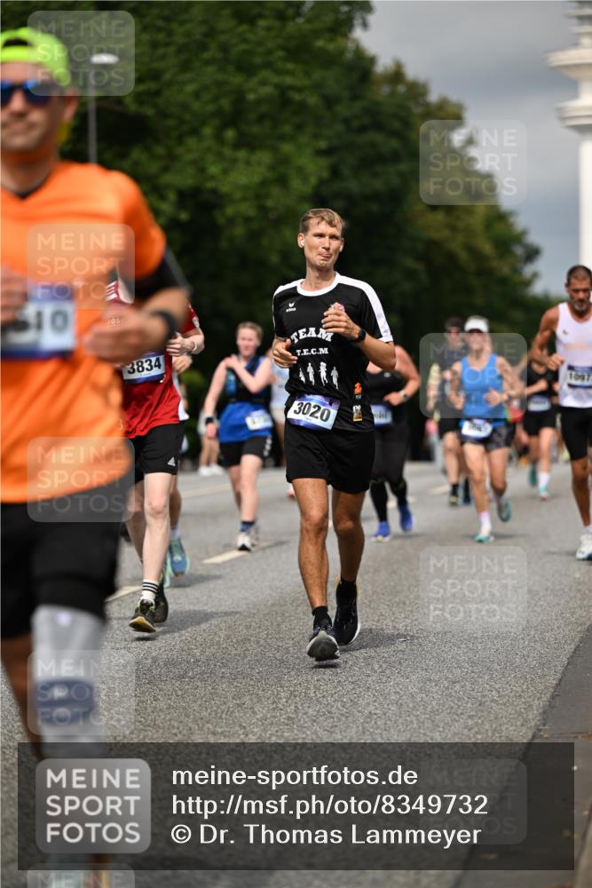 29.06.2025 - hella hamburg halbmarathon Dr. Thomas Lammeyer http://msf.ph/oto/8349732 29.06.2025 10:18:28 Kennedybrücke 1071, 1131, 1406, 1480, 1728, 2990, 3020, 3025, 3154, 3454, 3691, 3728, 3756, 3834, 3939, 5191, 5546, 5670, 6028, 6083, 6181, 6366, 6717, 6724, 7209, 7442, 7840, 7991, 8055, 8147, 8409, 8755, 9173, 9663, 10224, 10610, 10977 meine-sportfotos.de