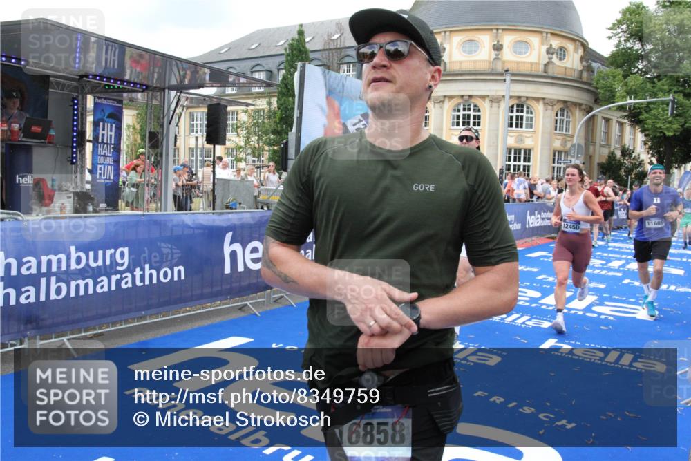 29.06.2025 - hella hamburg halbmarathon Michael Strokosch http://msf.ph/oto/8349759 29.06.2025 10:52:42 Ziel 2346, 2670, 3952, 3999, 5116, 6561, 6562, 7475, 9739, 9869, 10115, 11459, 11689, 12450, 12482, 13051, 14122, 15001, 18982 meine-sportfotos.de