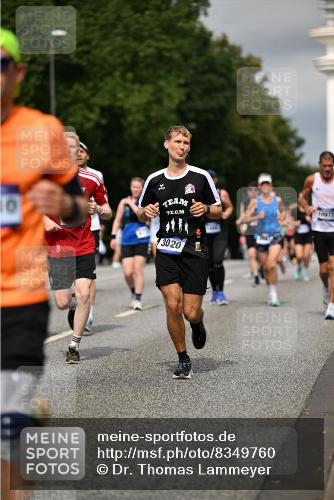 29.06.2025 - hella hamburg halbmarathon Dr. Thomas Lammeyer http://msf.ph/oto/8349760 29.06.2025 10:18:29 Kennedybrücke 1071, 1131, 1480, 1728, 2990, 3020, 3025, 3154, 3454, 3691, 3728, 3756, 3834, 3939, 5191, 5546, 5670, 6028, 6083, 6181, 6366, 6717, 6724, 7209, 7442, 7840, 7991, 8055, 8147, 8409, 8563, 8755, 9173, 9663, 10224, 10610, 10977 meine-sportfotos.de