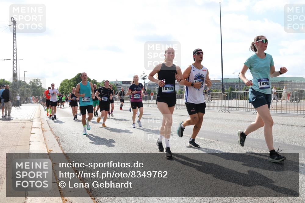 29.06.2025 - hella hamburg halbmarathon Lena Gebhardt http://msf.ph/oto/8349762 29.06.2025 10:01:04 Lombardsbrücke 13287, 6531, 4238, 18759, 108, 14306, 1130, 1387, 1420, 1583, 1611, 1726, 2006, 2091, 2354, 2363, 2474, 2490, 2936, 3059, 3141, 3625, 3740, 3983, 4068, 4238, 4249, 4319, 4370, 4616, 4708, 5033, 5418, 5870, 6138, 6147, 0000, 6443, 6487, 6531, 6591, 6714, 6757, 6835, 6924, 7658, 7757, 7759, 7761, 7846, 8045, 8046, 8255, 8326, 8478, 8632, 8923, 9124, 9553, 9555, 9577, 9932, 10074, 10188, 10271, 10383, 10576, 10599, 11465 meine-sportfotos.de