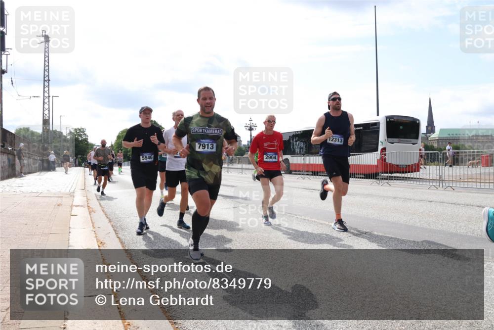29.06.2025 - hella hamburg halbmarathon Lena Gebhardt http://msf.ph/oto/8349779 29.06.2025 10:13:43 Lombardsbrücke 5546, 191, 7913, 2904, 12313, 8241, 1007, 1131, 1480, 1747, 1859, 2055, 2359, 2721, 2904, 2961, 2987, 3218, 3360, 3728, 3729, 4001, 4187, 4795, 4950, 5232, 5546, 5631, 5719, 6026, 6489, 6710, 6717, 6724, 7346, 7446, 7447, 7460, 7462, 7913, 8279, 8673, 8913, 9128, 9527, 9612, 9631, 10442, 10443, 10977, 11441, 12313, 12492, 12797, 12928, 12929, 13331, 13928, 15085, 15482, 15663, 15721, 15722, 15922, 16491, 17439, 17472, 17474, 17985, 18222, 18231 meine-sportfotos.de