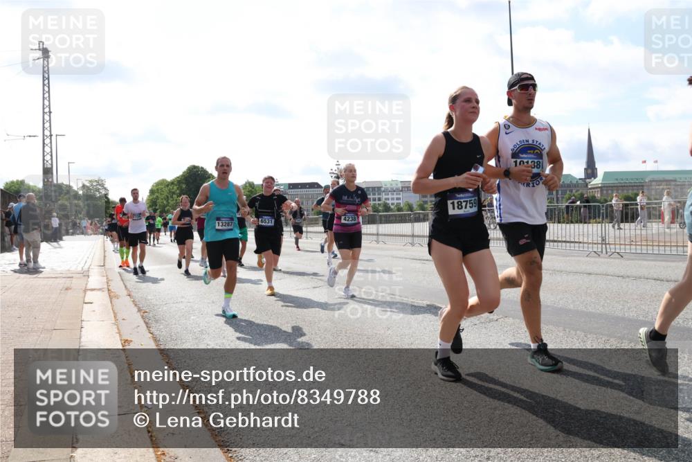 29.06.2025 - hella hamburg halbmarathon Lena Gebhardt http://msf.ph/oto/8349788 29.06.2025 10:01:04 Lombardsbrücke 6531, 13287, 4238, 18759, 10138, 1130, 1387, 1420, 1583, 1611, 1726, 2006, 2091, 2354, 2363, 2474, 2490, 2936, 3059, 3141, 3625, 3740, 3983, 4068, 4238, 4249, 4319, 4370, 4616, 4708, 5033, 5418, 5870, 6138, 6147, 0000, 6443, 6487, 6531, 6591, 6714, 6757, 6835, 6924, 7658, 7757, 7759, 7761, 7846, 8045, 8046, 8255, 8326, 8478, 8632, 8923, 9124, 9553, 9555, 9577, 9932, 10074, 10188, 10271, 10383, 10576, 10599, 11465 meine-sportfotos.de