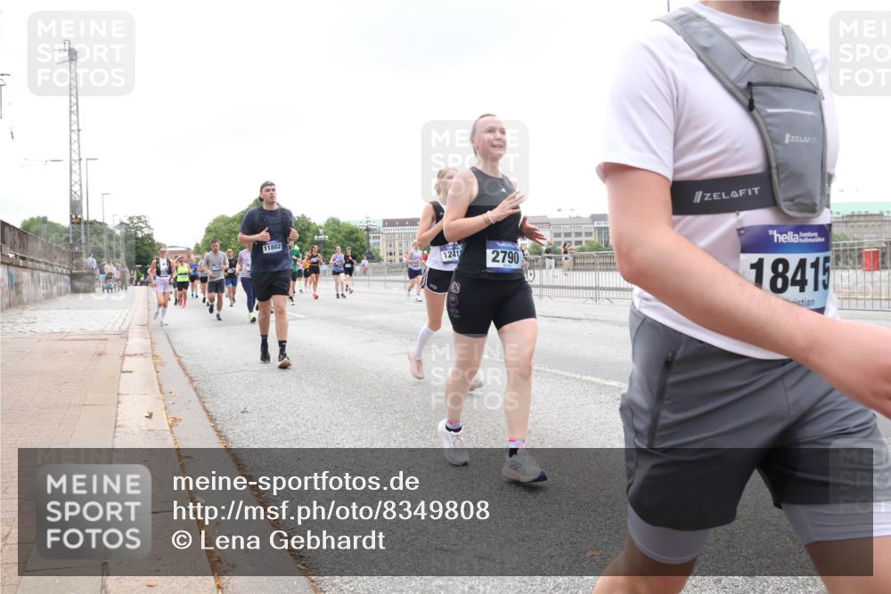 29.06.2025 - hella hamburg halbmarathon Lena Gebhardt http://msf.ph/oto/8349808 29.06.2025 10:47:55 Lombardsbrücke 11802, 1241, 2790, 18415, 1045, 1157, 1174, 1175, 1246, 1392, 1434, 1618, 1639, 1701, 1926, 2163, 2197, 2407, 2418, 2491, 2545, 2650, 2704, 2790, 2882, 2958, 3049, 3339, 3468, 3679, 4037, 4327, 4423, 4856, 4974, 4975, 5621, 5622, 5886, 5952, 7240, 7393, 7394, 7403, 7427, 7916, 7970, 8077, 8270, 8310, 8521, 8550, 8774, 9356, 9687, 9696, 9697, 9921, 10658, 10777, 10794, 10991, 11351, 11458, 11548, 11730, 11738, 11742, 11781, 11802, 11909, 12431 meine-sportfotos.de